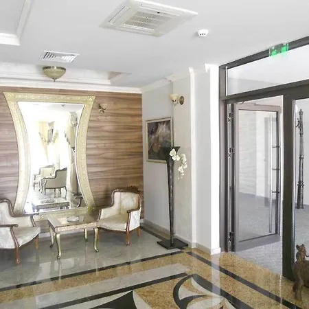 Penelope Palace & شقة فندقية 4*