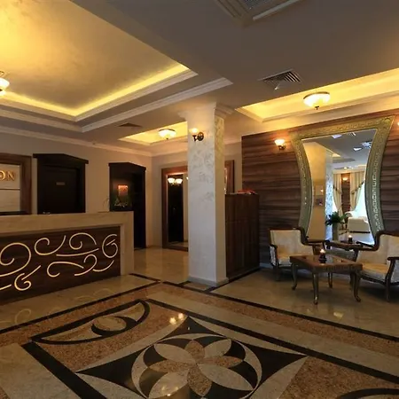 Penelope Palace & شقة فندقية بوموري
