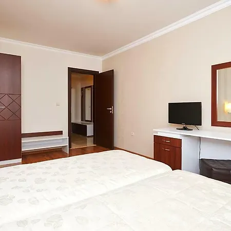 Penelope Palace & شقة فندقية 4*